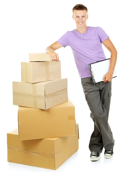 Giovane uomo di consegna con pacchi e appunti, isolato su bianco — Foto Stock