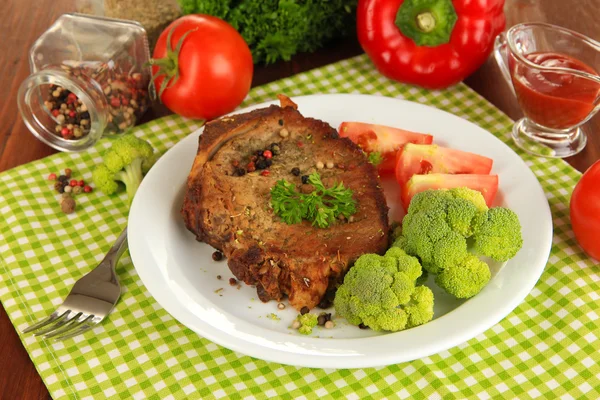 Piece of fried meat on plate close-up — Stock Photo, Image