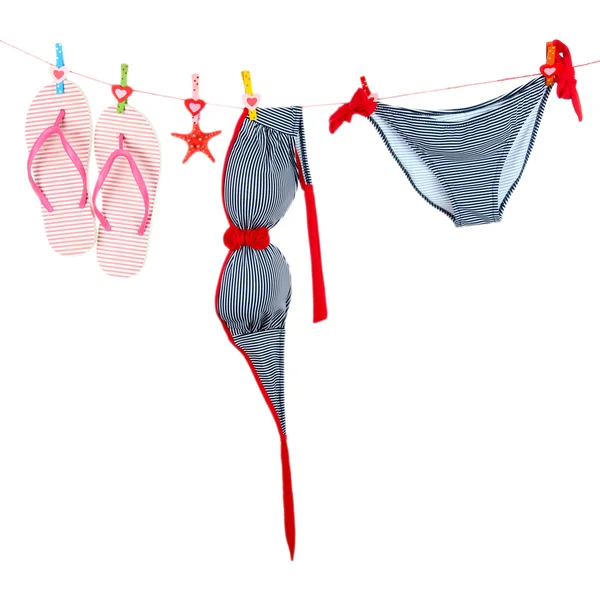 妇女的泳装和挂在一根绳子上的触发器 — 图库照片