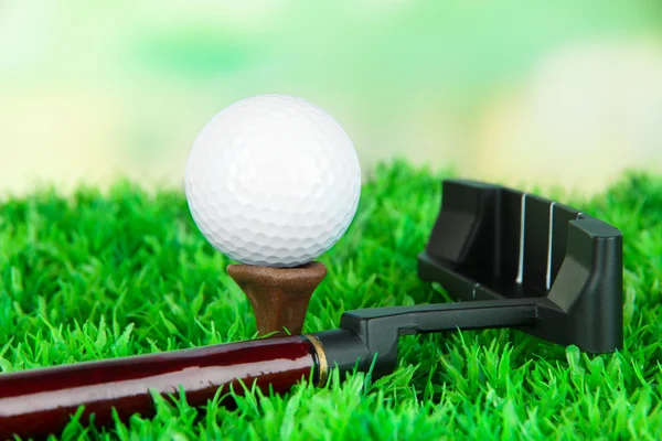 Golf ball and driver on green grass outdoor close up — Stok Foto