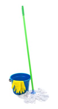 paspas, üzerinde beyaz izole, plastik kova ve lastik eldiven