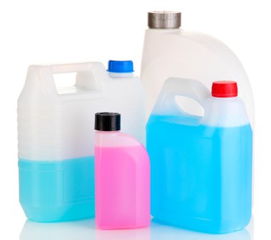 kutuların üzerinde beyaz izole arabaya için farklı sıvılar