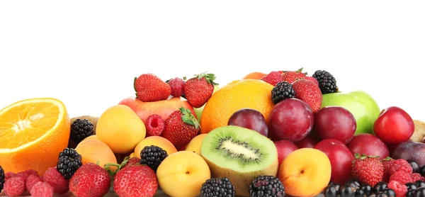 Frutas y bayas frescas aisladas en blanco —  Fotos de Stock