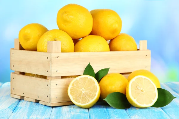 Limones maduros aislados en blanco —  Fotos de Stock