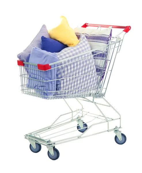 Carrinho de compras com travesseiros, isolado em branco — Fotografia de Stock
