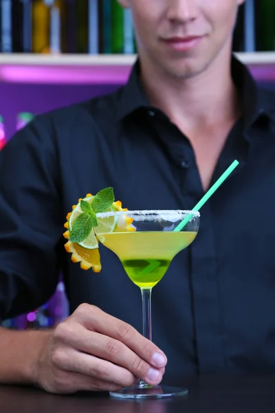 Portrait of handsome barman preparing cocktail, at bar — Stock Photo, Image