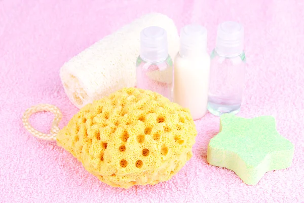 Set para spa, sobre fondo de toalla color — Foto de Stock