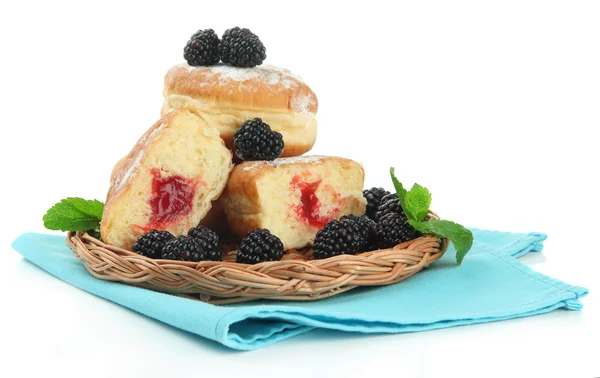 Leckere Donuts mit Beeren, isoliert auf weiß — Stockfoto