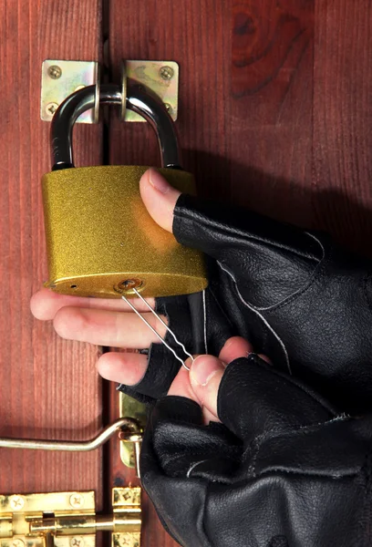 Robber breaks castle in door close-up — Stock Photo, Image