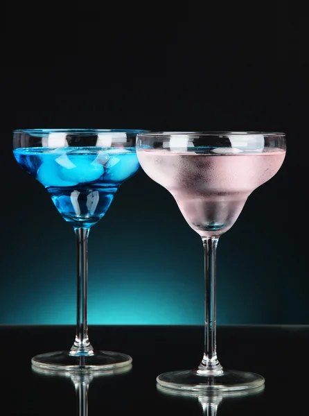 Cocktails on dark color background — Stock Photo, Image