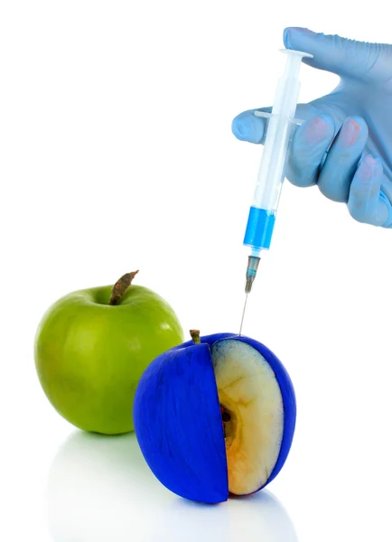 Injectie in appel geïsoleerd op wit — Stockfoto