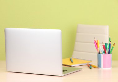 İşyeri ile bilgisayar, yakın çekim