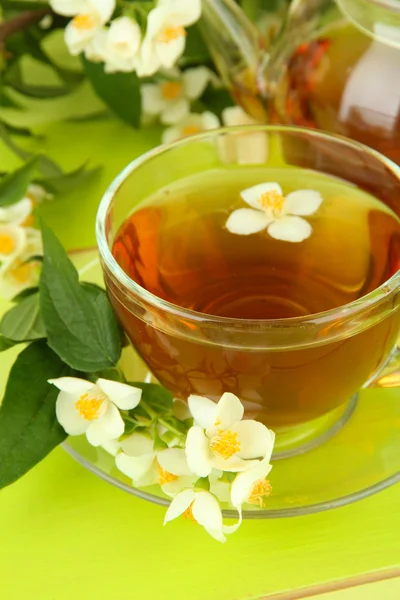 Cup of tea with jasmine, on wooden table, close-up — Stock Photo, Image