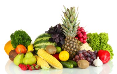 farklı meyve ve sebzeler üzerinde beyaz izole