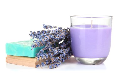 sabun ve üzerinde beyaz izole taze lavanta Lavanta Mum