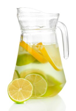 kireç, limon ve beyaz izole sürahi buz soğuk su