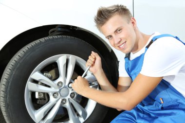 auto makinist tekerlek değiştirme