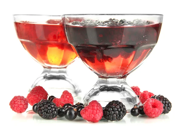 Jelly dengan buah berry segar terisolasi di atas putih — Stok Foto