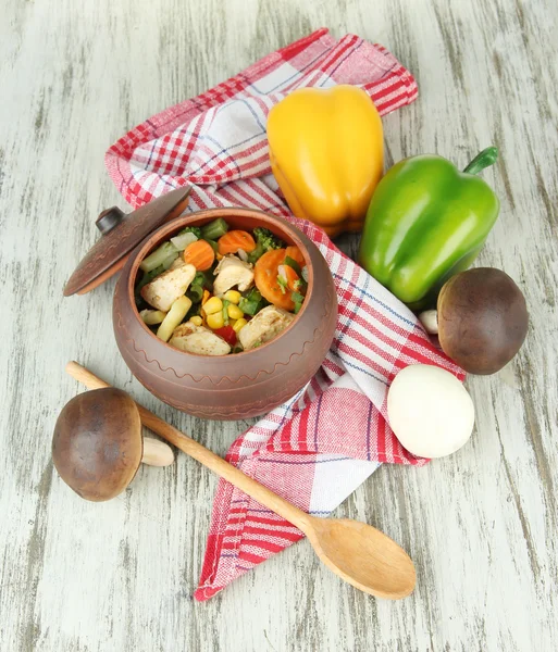 Baked mixed vegetable with chicken breast in pot, on wooden background — Stock Photo, Image