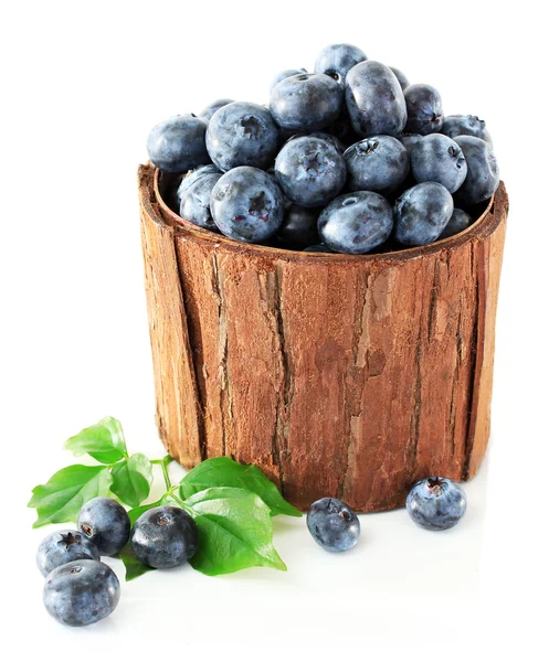 Blueberries in wooden basket isolated on white — Stock Photo, Image