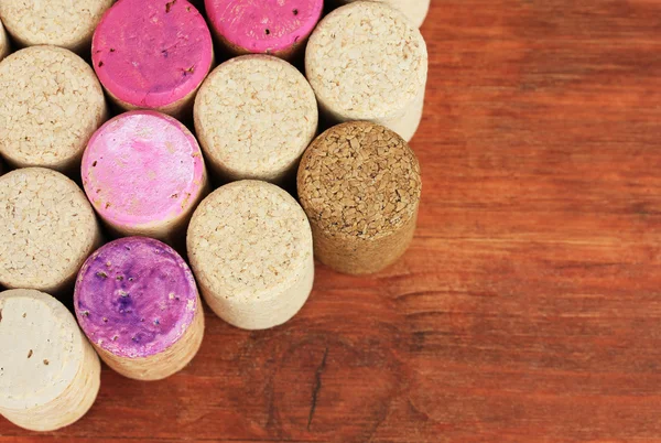 Wine corks on wooden table close-up — Stock Photo, Image