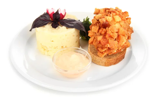 Hühnerkiev und Kartoffelpüree auf Teller, isoliert auf weißem — Stockfoto
