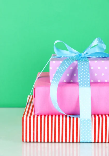 Gift box tied with a ribbon on a colored background — Stock Photo, Image