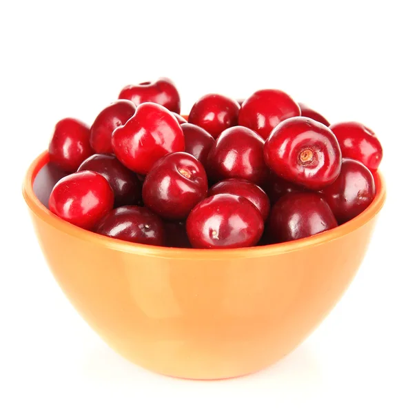 Cherry bessen in kom geïsoleerd op wit — Stockfoto