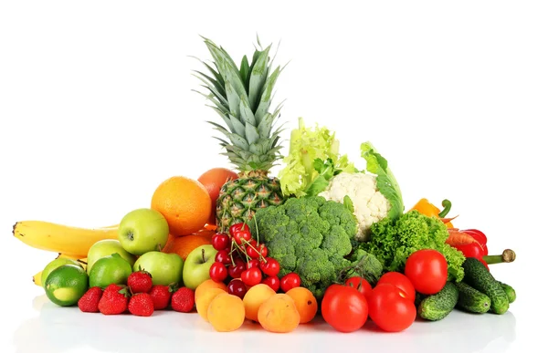 各种各样的新鲜水果和蔬菜，孤立在白色 — 图库照片