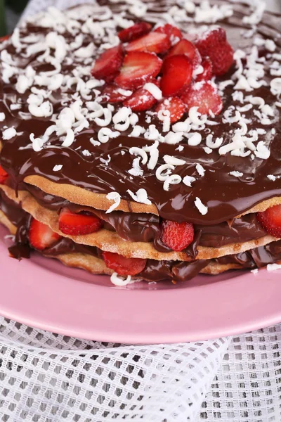 Ahşap masa yakın çekim üzerinde çikolatalı kek — Stok fotoğraf