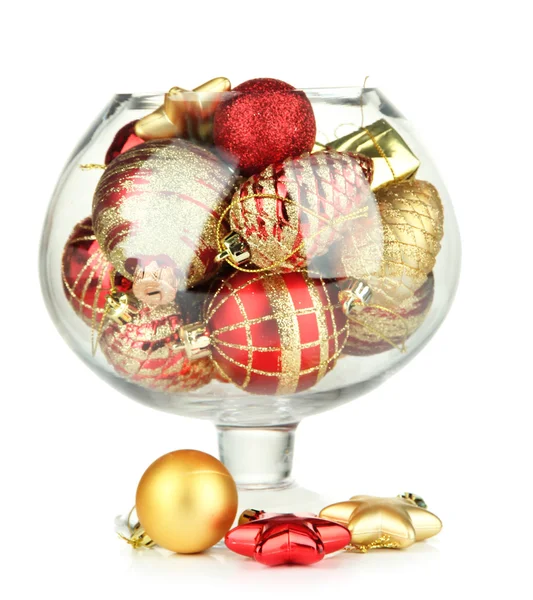Vasul de sticlă umplut cu decorațiuni de Crăciun, izolat pe alb — Fotografie, imagine de stoc