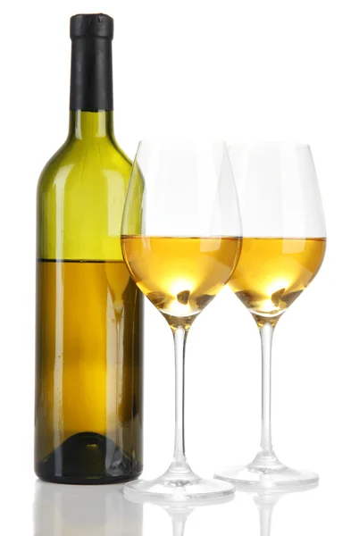 Bottiglia di vino e bicchieri da vino con vino bianco, isolati su bianco — Foto Stock