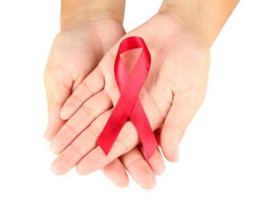AIDS şerit üzerinde beyaz izole ellerinde