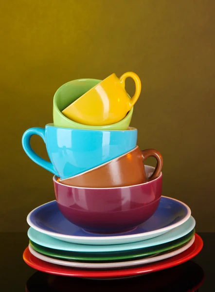 Montanha pratos coloridos em fundo brilhante — Fotografia de Stock
