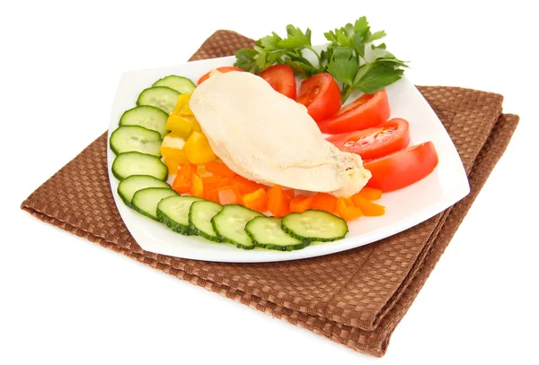 Petto di pollo bollito su piatto con verdure isolate su bianco — Foto Stock