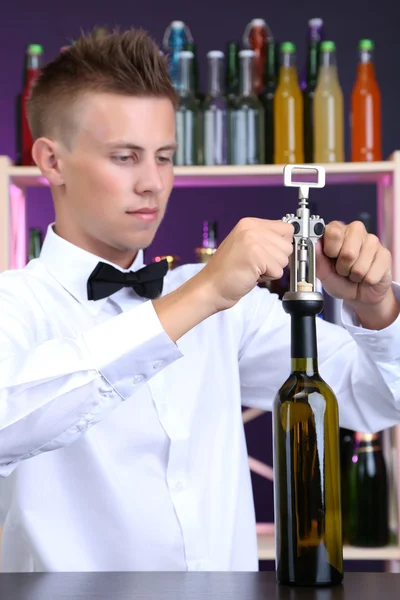 Bartender opens bottle of wine — Stock Photo, Image