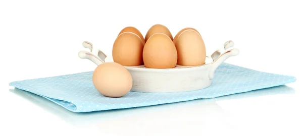 Jaja w płytkę do jaj na białym tle — Zdjęcie stockowe