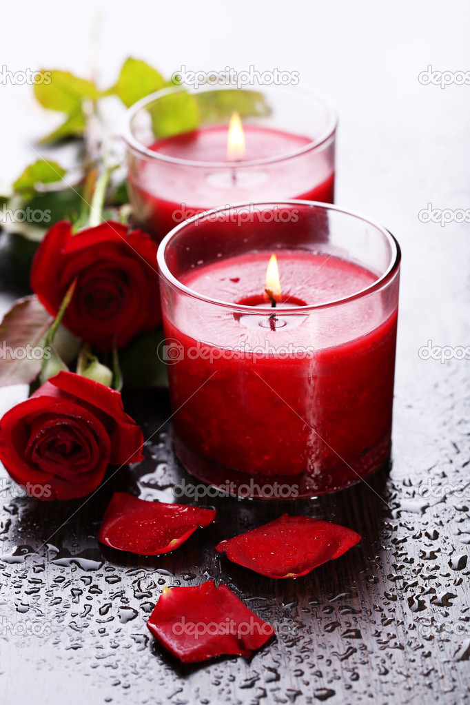Beautiful romantic red candles with flowers, close up — Stock Photo