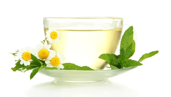 Cup of herbal tea with wild camomiles and mint, isolated on white — Stock Photo, Image