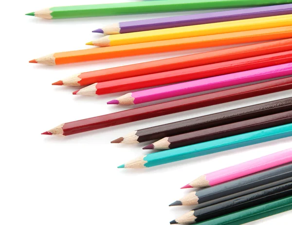 Crayons de couleur isolés sur blanc — Photo