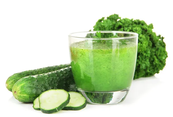 Suco vegetal verde isolado em branco — Fotografia de Stock
