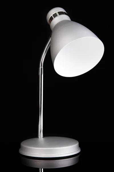 Lampa stołowa na czarnym tle — Zdjęcie stockowe
