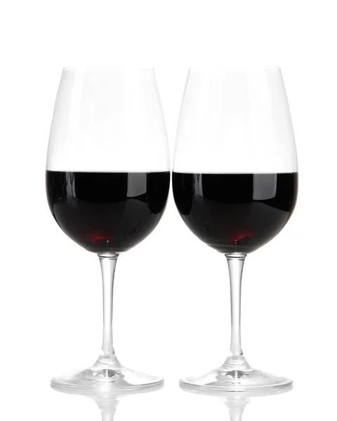 Gafas de vino con vino tinto, aisladas sobre blanco —  Fotos de Stock