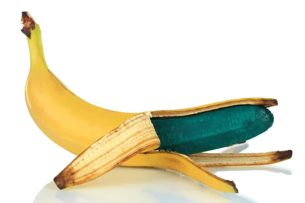 Banana verde OGM isolata su bianco — Foto Stock