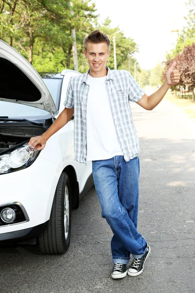Man on road with car breakdown trying to stop car — Stock Photo, Image