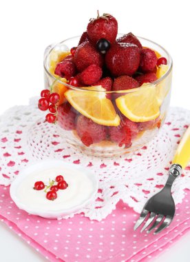 cam fincan beyaz izole yararlı meyve salatası