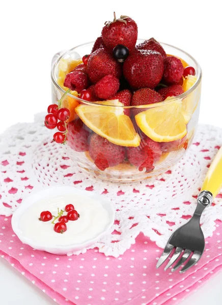 cam fincan beyaz izole yararlı meyve salatası