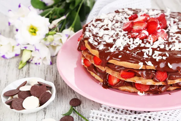 Chocolate cake on wooden table close-up — Stock Photo, Image