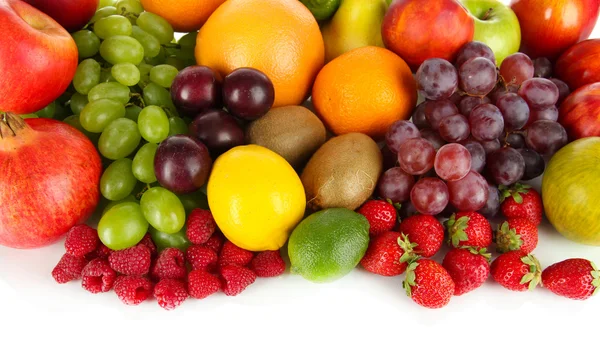 Verschillende vruchten op witte achtergrond — Stockfoto
