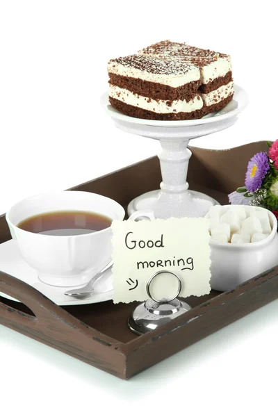Taza de té con pasteles en bandeja de madera aislada en blanco —  Fotos de Stock